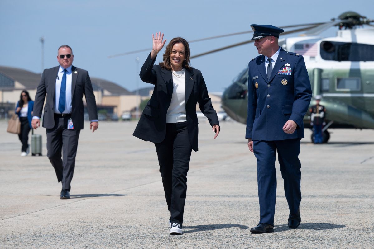 Harris Rallies Stars as Early Voting Begins Amid Election Fears